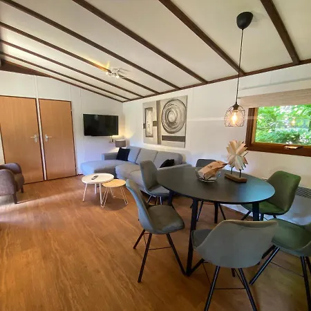 德锐步假日公园度假屋 *