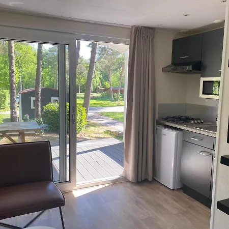 德锐步假日公园度假屋 *